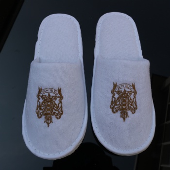 Non Slip Bone Bathroom Slippers For Women For Couples Perfect For Summer  Indoor Use In Hotels, Bathrooms, And Beach Available In Plus Sizes For  Women And Men From Sneakermall2023, $80.41 | DHgate.Com